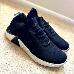 Comfy Black Sneakers!